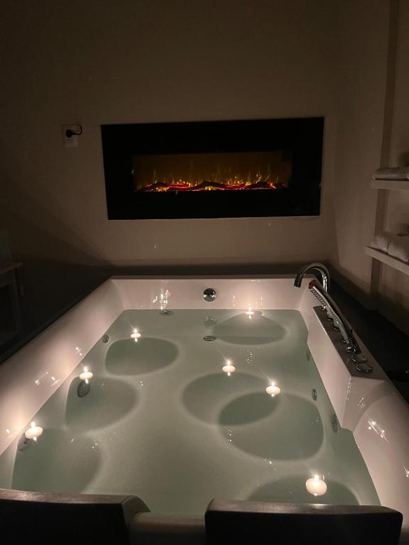 Vasca idromassaggio con candele